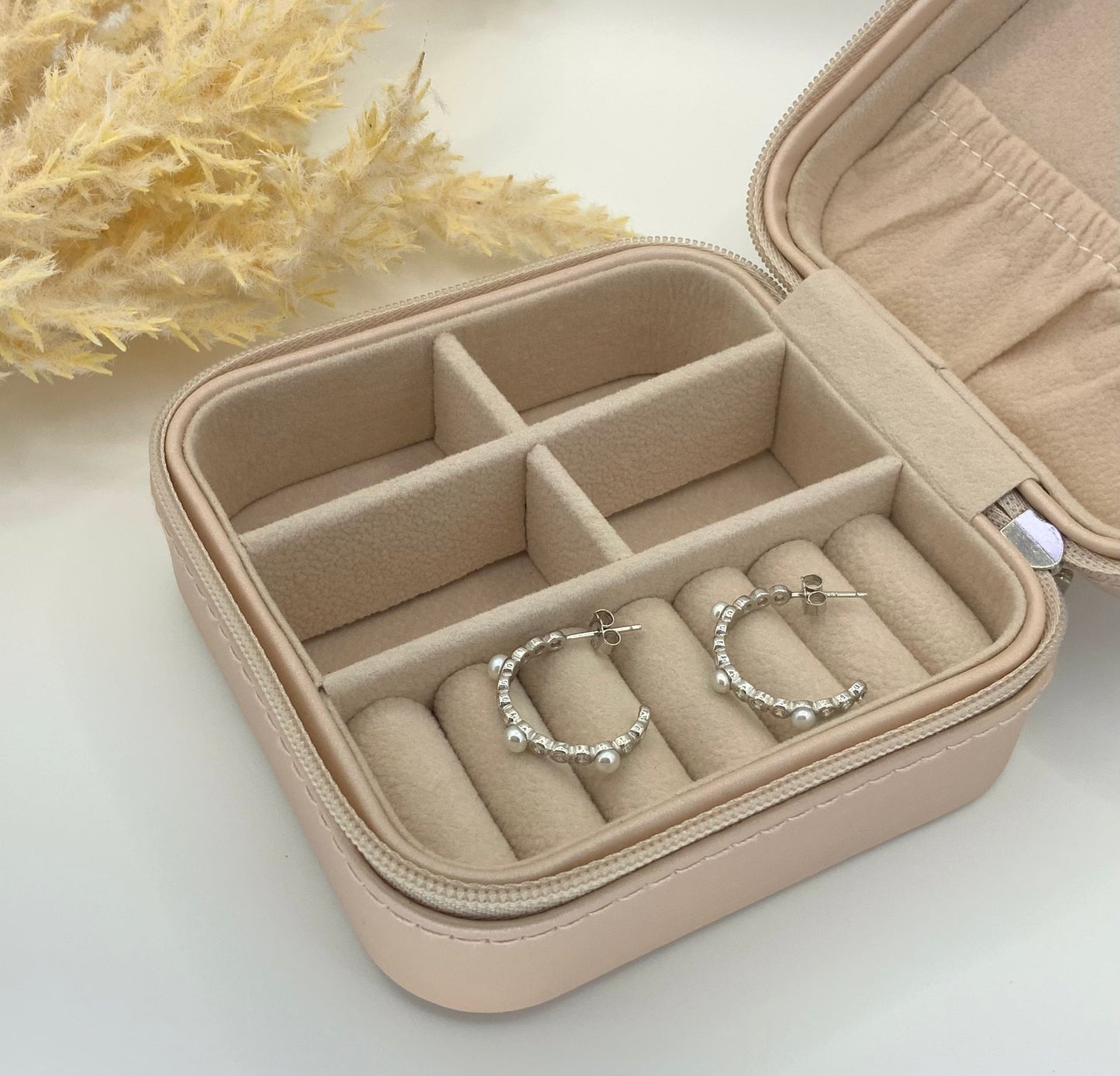 Victoria Pearls Hoops