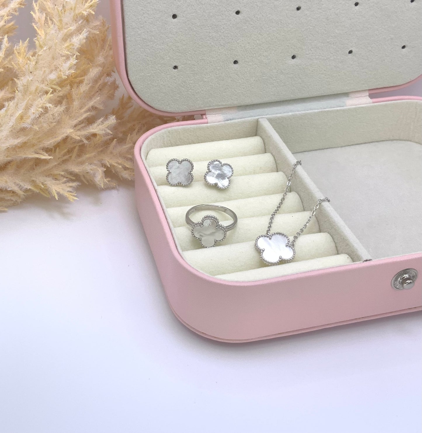 Perla Clover Brazalet