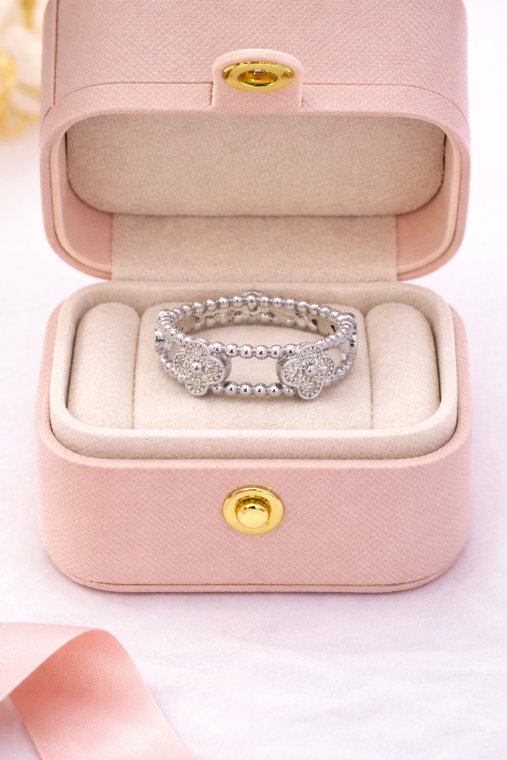 Clover Ring