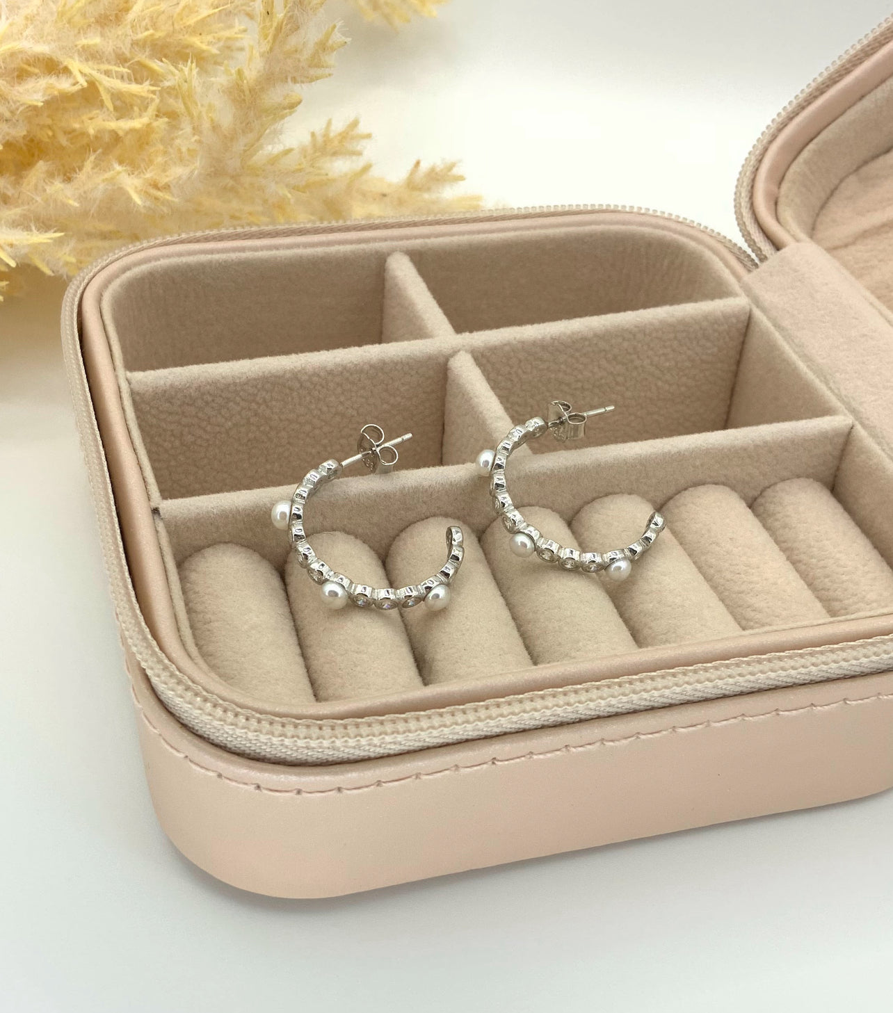 Victoria Pearls Hoops
