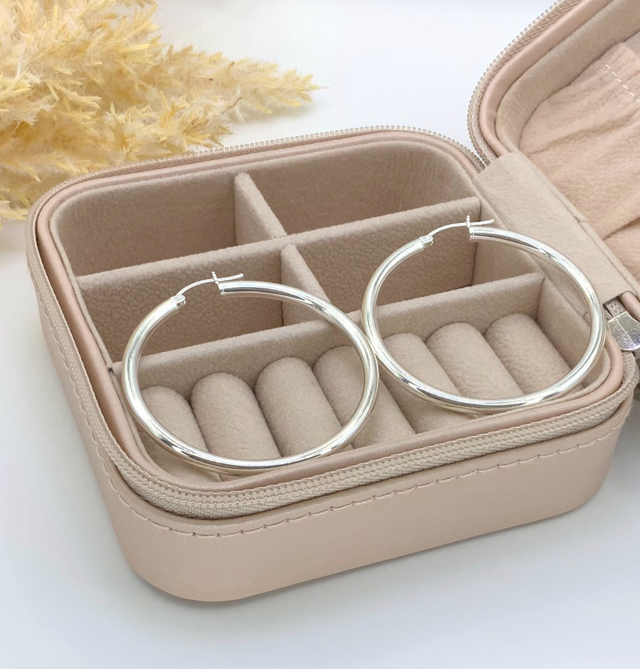 Hera hoops