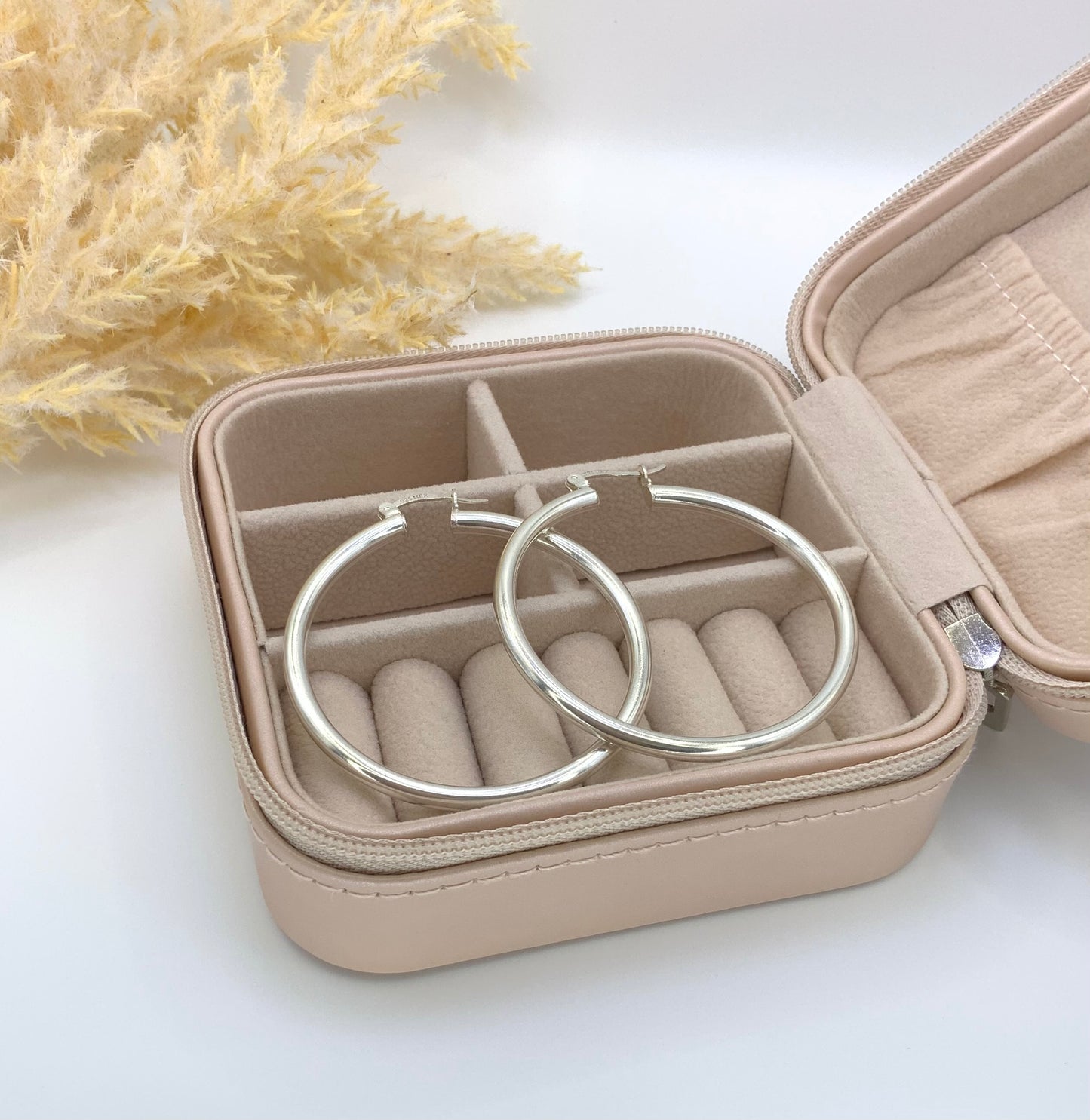 Hera hoops
