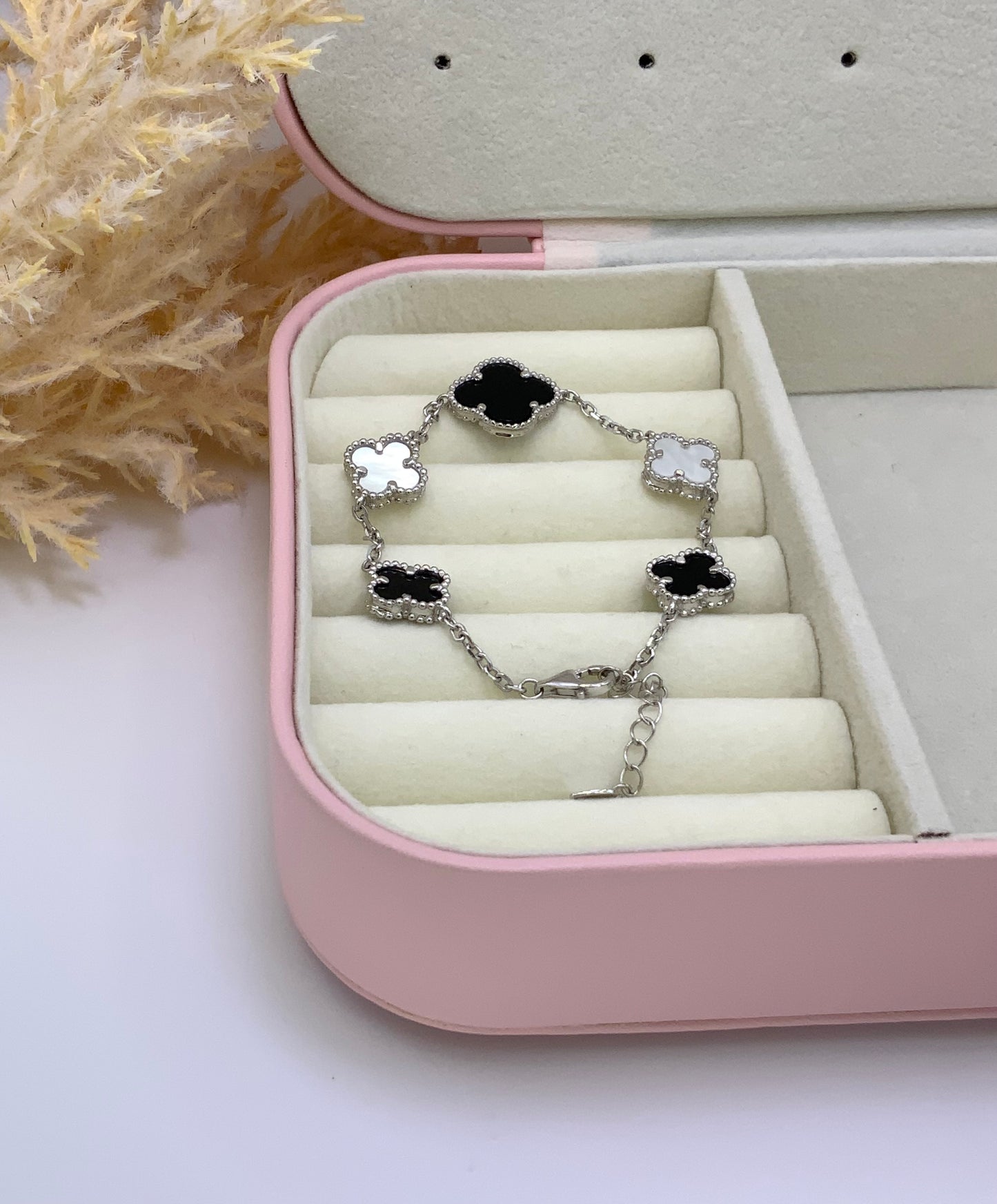 Oreo Clover Bracelet
