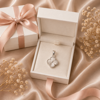 Radiant Clover Pendant – Sterling Silver 925 - 18mm